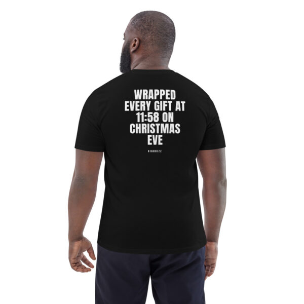 Wrapped every gift at 11:58 on Christmas Eve Men's T-Shirt in black